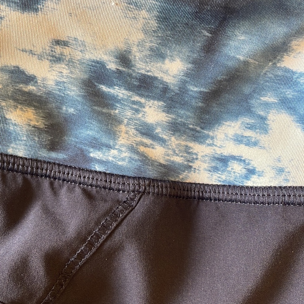 Lululemon Size 6 Shorts - Picture 9 of 9